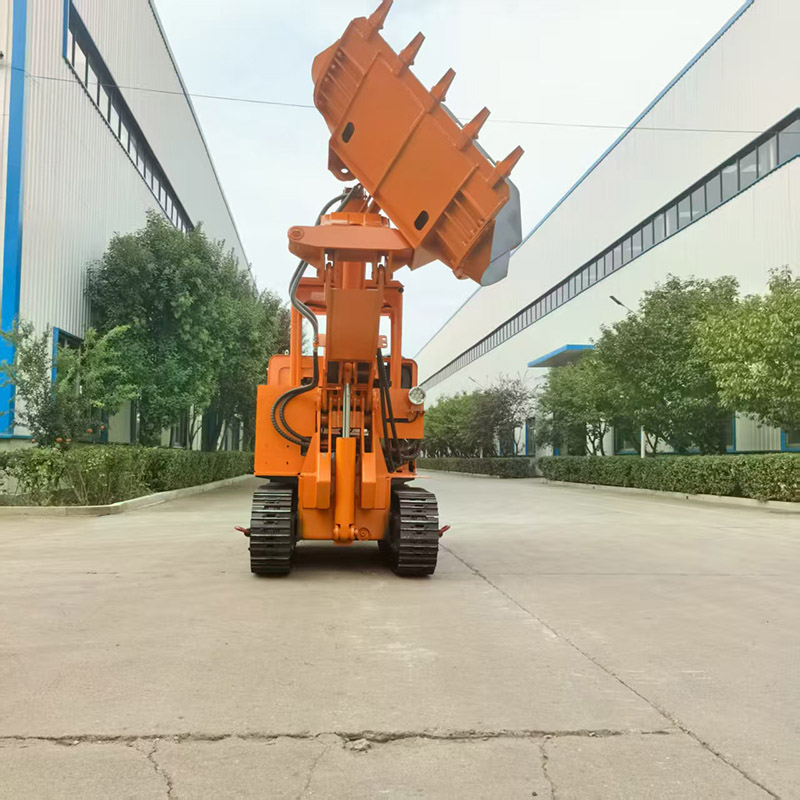 Máy xúc đá dỡ hàng bên đường hầm