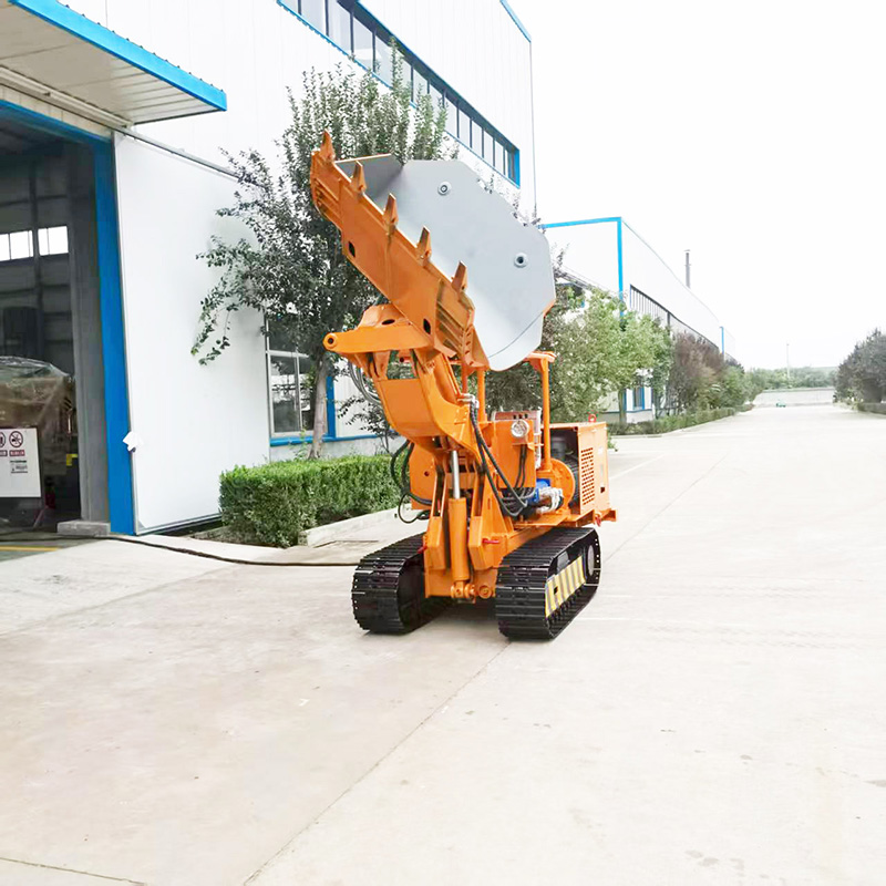 Chargeuse de roches à déchargement latéral à télécommande