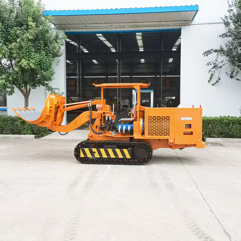 Carregador de rochas com rastos e descarga lateral