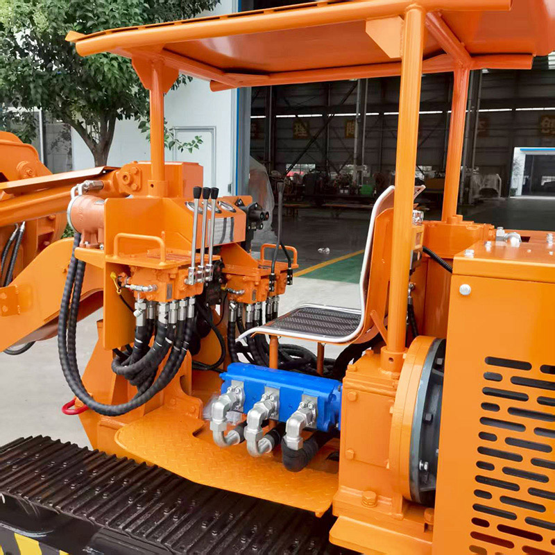 Chargeuse de roches à déchargement latéral hydraulique