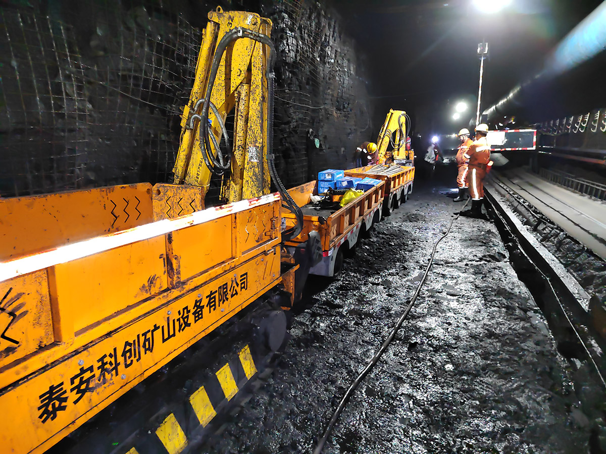 حاملة الزاحف تحت الأرض