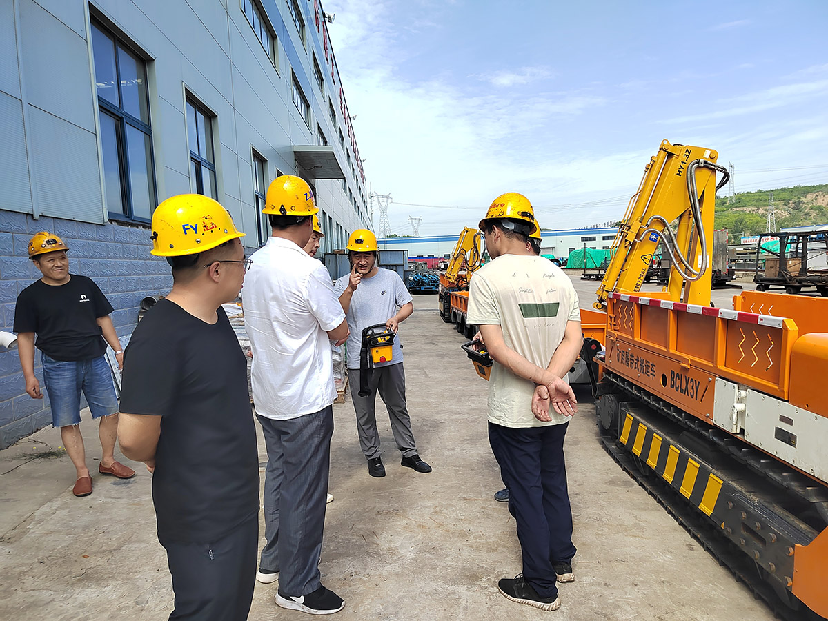 حاملة الزاحف تحت الأرض