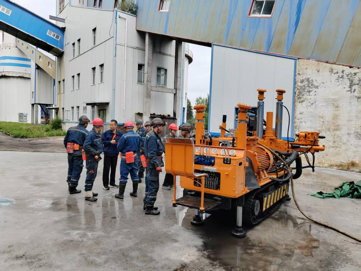 Буровая установка в угольной шахте