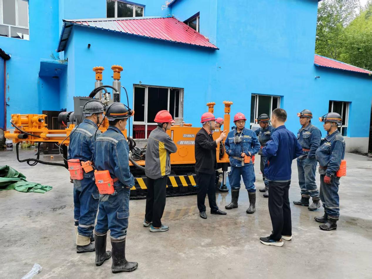 Угольная шахта дрель